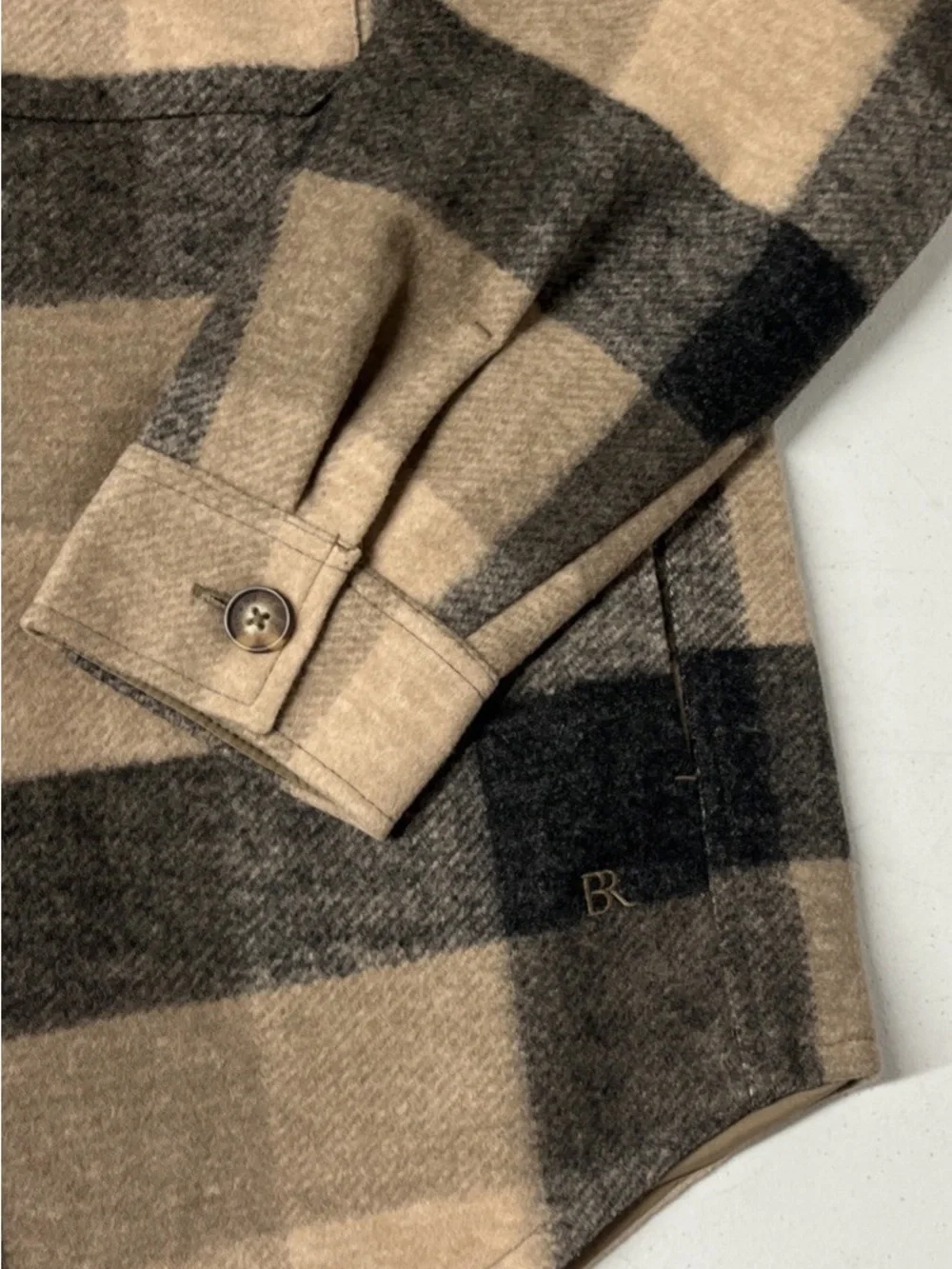 Banana Republic Men's Beige and Black Plaid Button-Up Shirt Jacket
